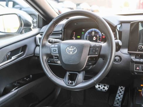 Used 2025 Toyota Camry SE FWD image 17