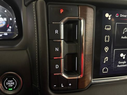 Used 2023 GMC Yukon XL Denali Ultimate AWD/4WD image 15