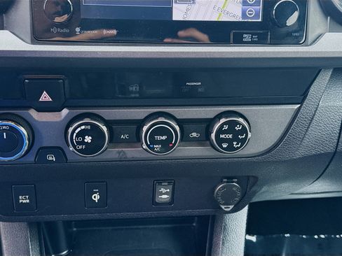 Used 2017 Toyota Tacoma TRD Sport w/ Tow Package image 14