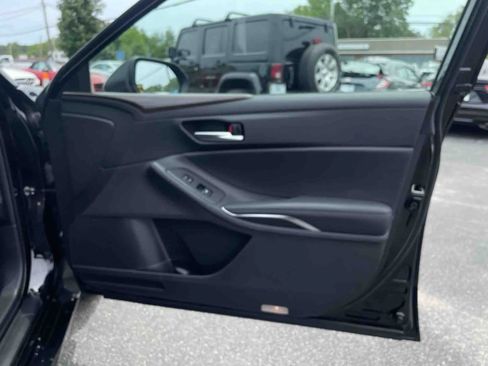 Used 2019 Toyota Avalon XLE image 25
