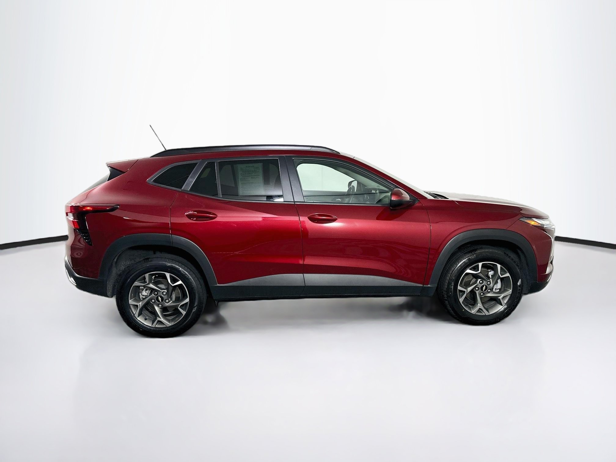 Used 2025 Chevrolet Trax LT FWD image 10