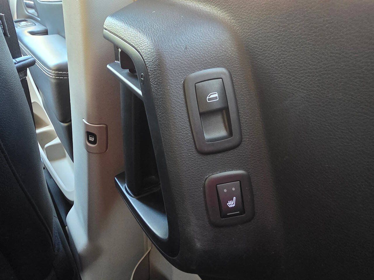 Used 2015 Chrysler Town & Country Touring-L w/ Driver Convenience Group FWD image 32