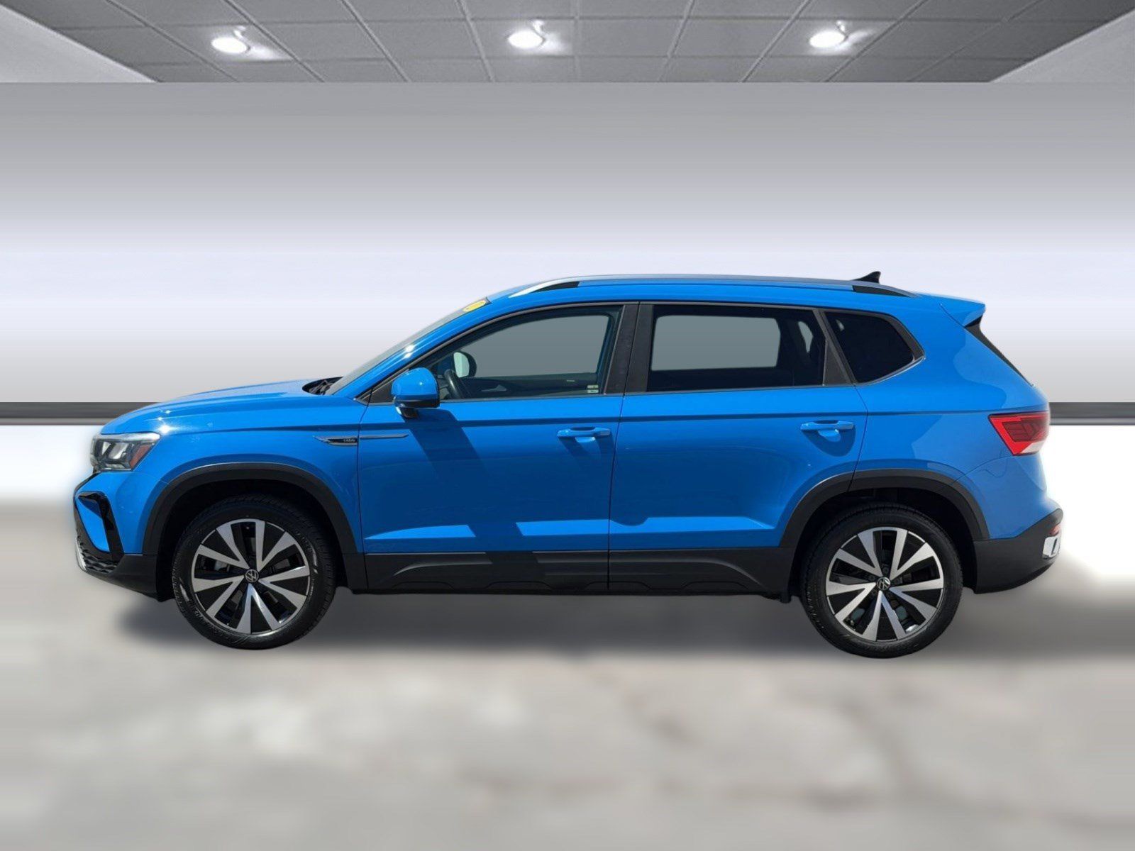 Used 2022 Volkswagen Taos SE FWD image 2