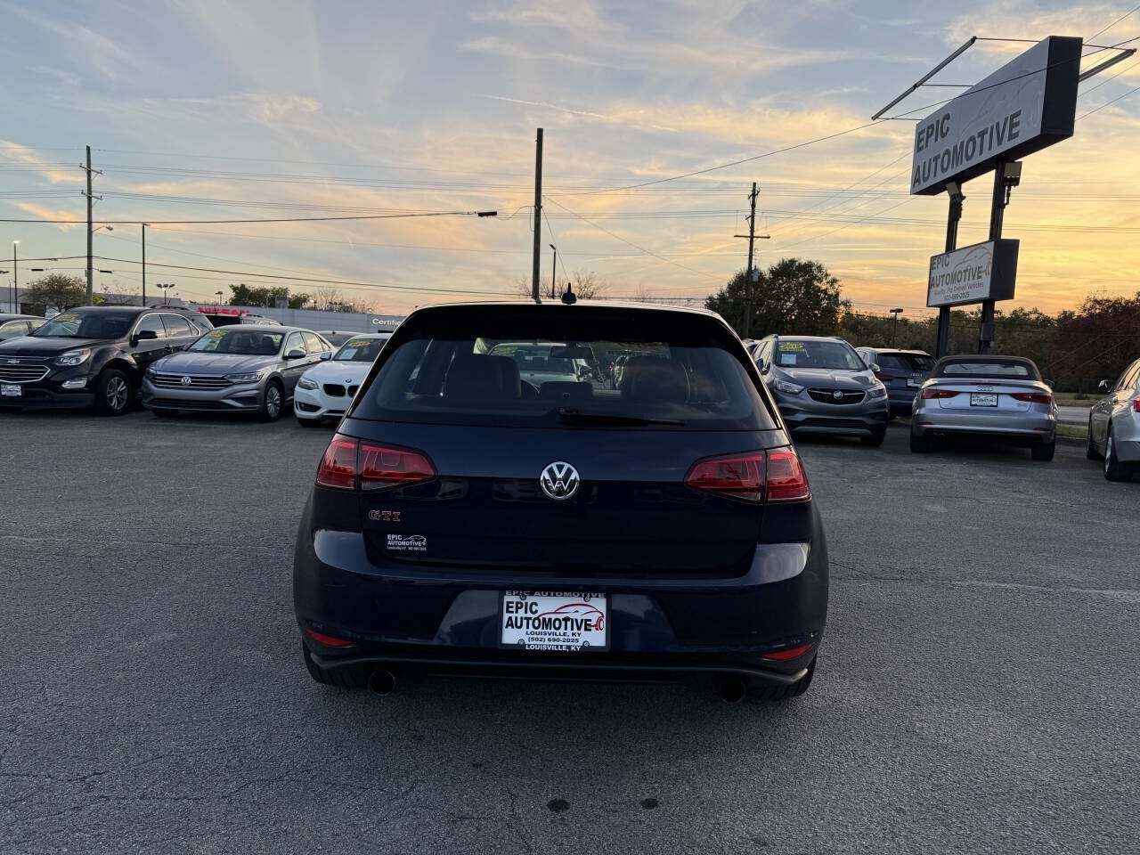 Used 2017 Volkswagen GTI SE FWD image 13