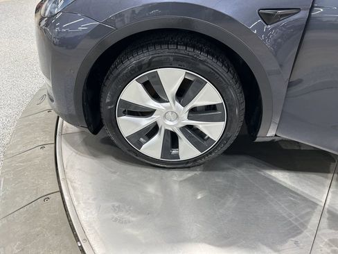 Used 2021 Tesla Model Y Long Range image 25