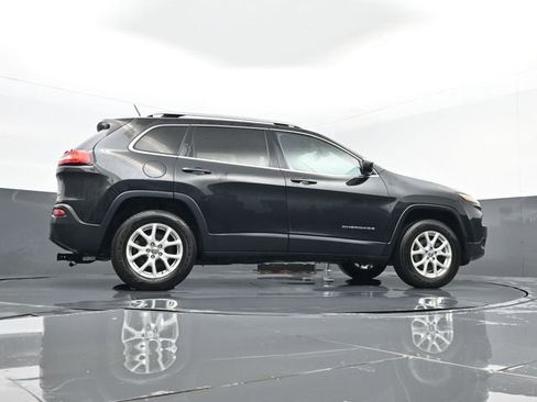 Used 2016 Jeep Cherokee Latitude w/ Cold Weather Group AWD/4WD image 24