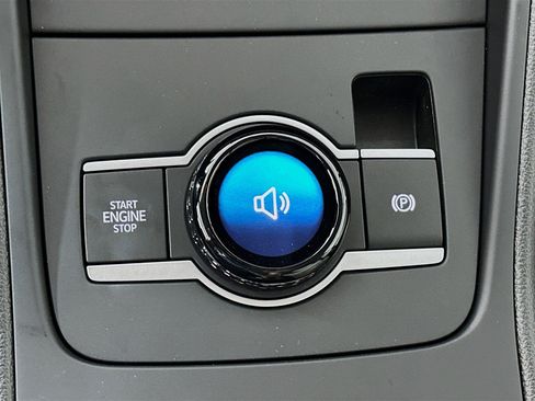 New 2025 Volkswagen Tiguan SE image 19