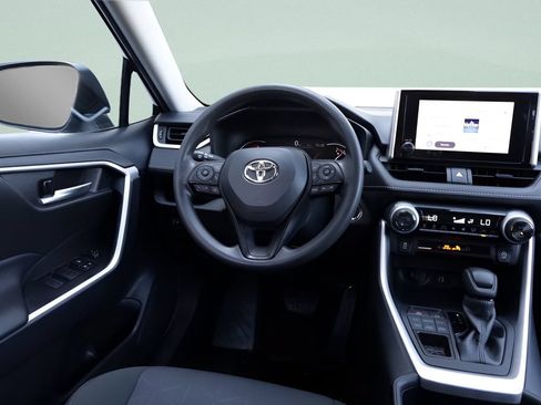 Certified 2025 Toyota RAV4 XLE AWD/4WD image 30