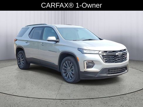 Used 2023 Chevrolet Traverse RS w/ LPO, Floor Liner Package FWD image 2