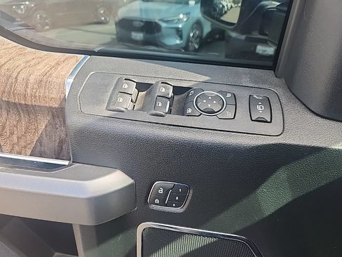 Used 2019 Ford F250 Lariat w/ Lariat Value Package AWD/4WD image 25