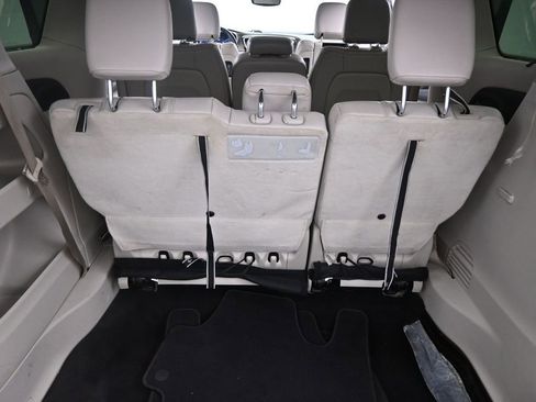 Used 2018 Chrysler Pacifica Touring-L Plus w/ Tire & Wheel Group image 22