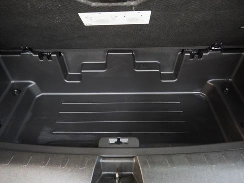 Used 2020 Chevrolet Traverse LT FWD image 10