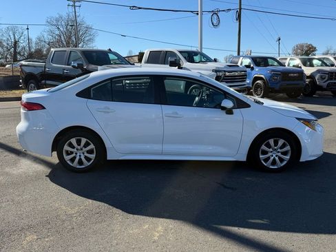 Used 2025 Toyota Corolla LE FWD image 6
