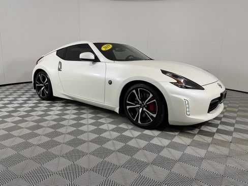 Used 2019 Nissan 370Z Touring Sport RWD image 4
