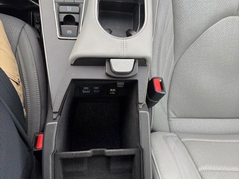 Used 2021 Toyota Avalon Limited image 14