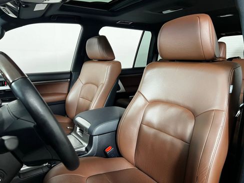 Used 2018 Toyota Land Cruiser w/ Four Season Floor Mat Package AWD/4WD image 13