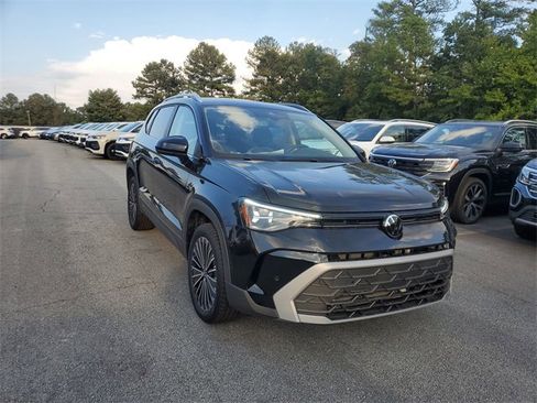 New 2025 Volkswagen Taos SE image 3