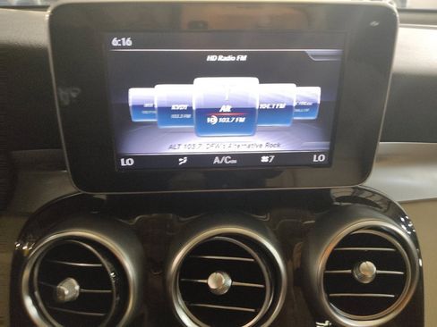 Used 2018 Mercedes-Benz GLC 300 w/ Premium Package image 25