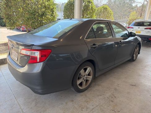 Used 2012 Toyota Camry SE image 3