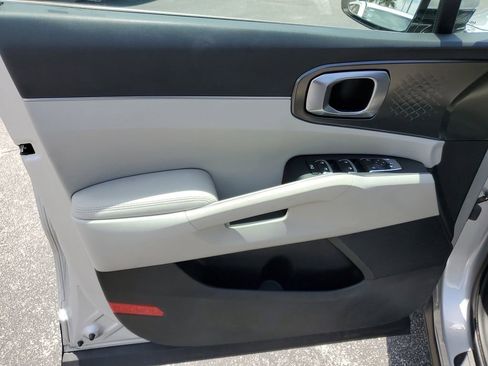 Used 2023 Kia Sorento EX image 14