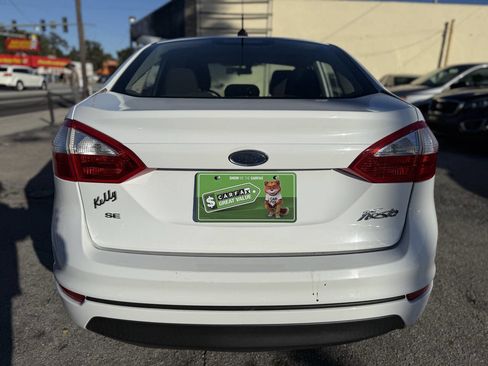 Used 2017 Ford Fiesta SE image 6