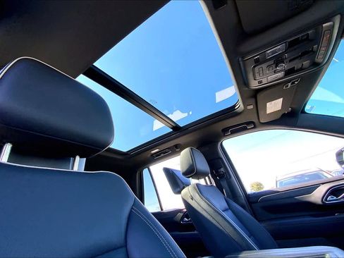 Used 2021 GMC Yukon SLT w/ Rear Media and Nav Package image 14