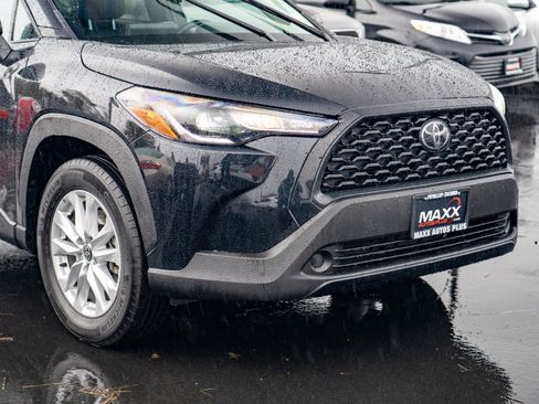 Used 2025 Toyota Corolla Cross LE image 6