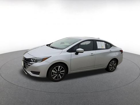 Used 2025 Nissan Versa SV FWD image 8