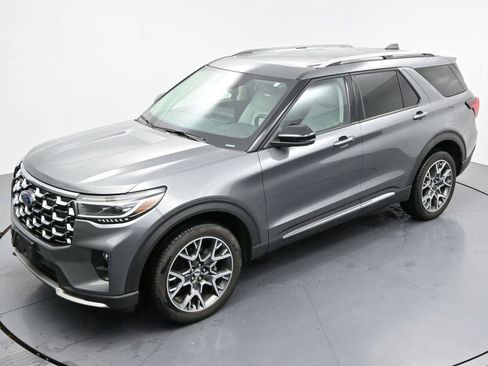 Used 2025 Ford Explorer Platinum w/ Ultimate Package AWD/4WD image 40