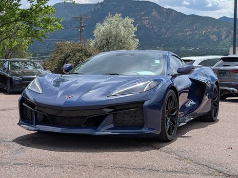 Used 2025 Chevrolet Corvette Z06 RWD image 3