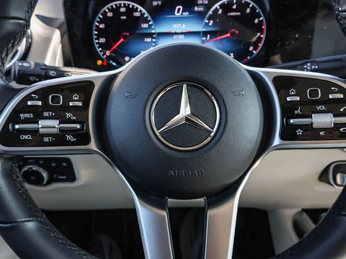 Used 2022 Mercedes-Benz GLB 250 image 33