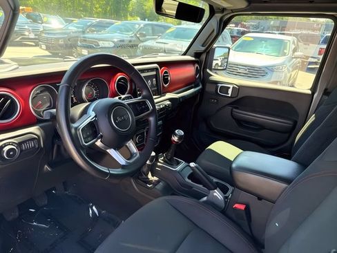 Used 2018 Jeep Wrangler Unlimited Rubicon w/ Dual Top Group AWD/4WD image 15