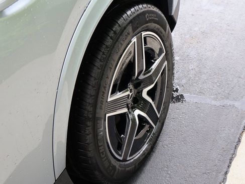 Certified 2025 Mercedes-Benz GLC 300 4MATIC image 41