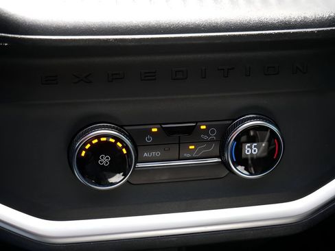 Used 2025 Ford Expedition Active AWD/4WD image 15