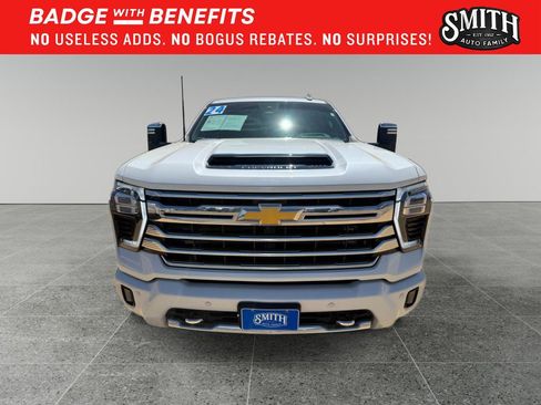 Used 2024 Chevrolet Silverado 2500 High Country w/ Technology Package AWD/4WD image 8