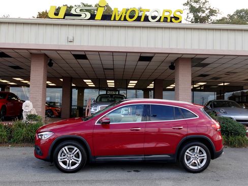 Used 2021 Mercedes-Benz GLA 250 4MATIC w/ Premium Package image 4