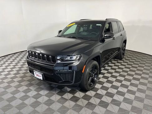 Used 2026 Jeep Grand Cherokee Limited AWD/4WD image 3