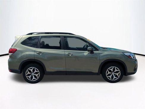 Used 2020 Subaru Forester Premium image 4