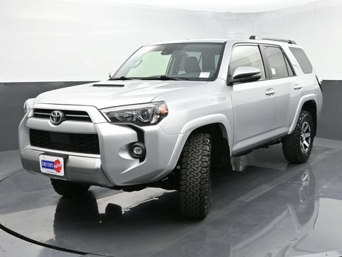 Used 2022 Toyota 4Runner TRD Off-Road Premium AWD/4WD image 19