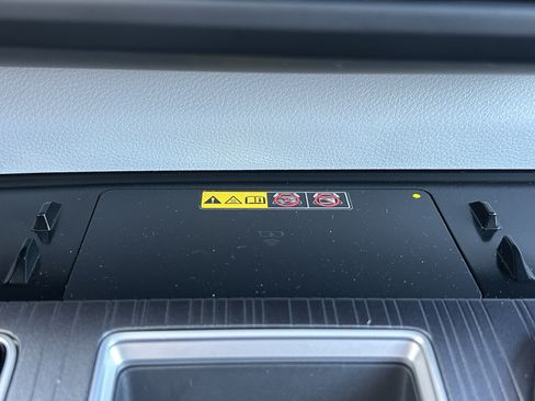 Used 2025 Toyota Sienna XLE FWD image 34