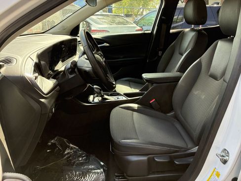 Used 2025 Buick Encore GX Preferred FWD image 25