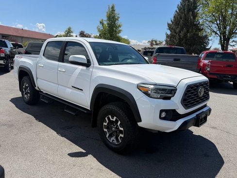 Used 2020 Toyota Tacoma TRD Off-Road w/ Technology Package AWD/4WD image 22