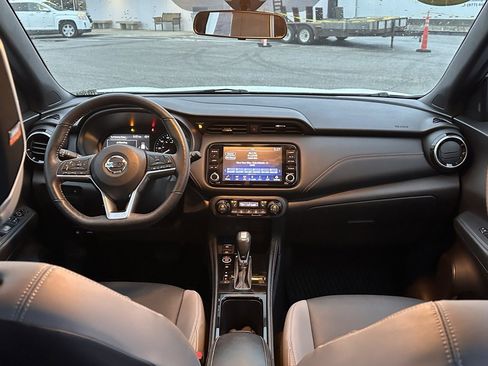 Used 2021 Nissan Kicks SR w/ SR Premium Package image 17