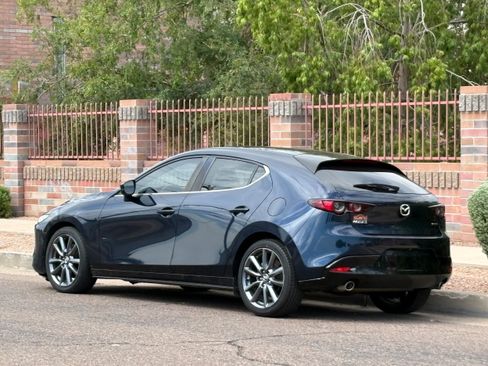 Used 2021 MAZDA MAZDA3 s FWD image 4