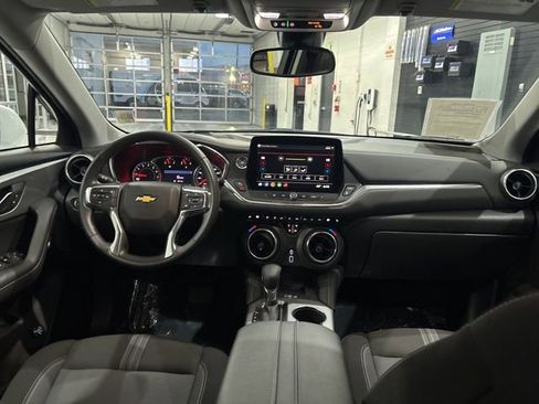 Used 2025 Chevrolet Blazer LT w/ Convenience Package image 32