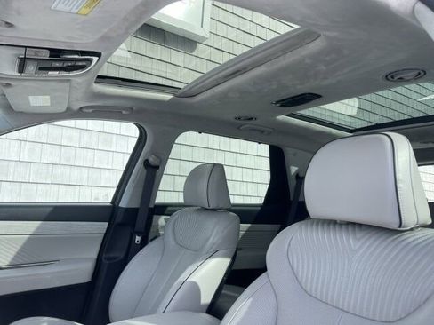 Used 2025 Hyundai Palisade Calligraphy image 9