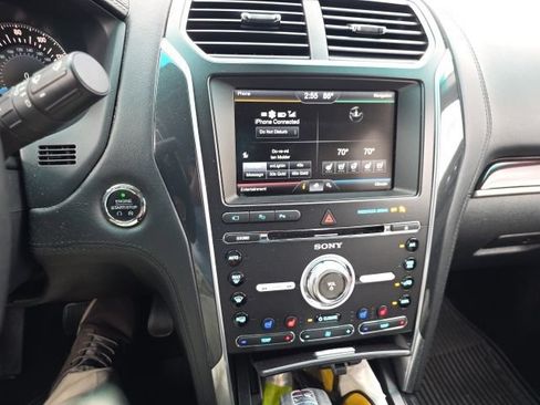 Used 2016 Ford Explorer Platinum AWD/4WD image 3