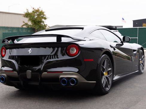 Used 2014 Ferrari F12 Berlinetta image 8