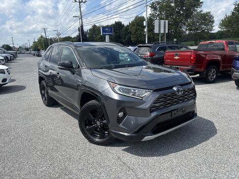 Used 2021 Toyota RAV4 XSE AWD/4WD image 16