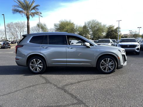 Used 2025 Cadillac XT6 Premium Luxury FWD image 5
